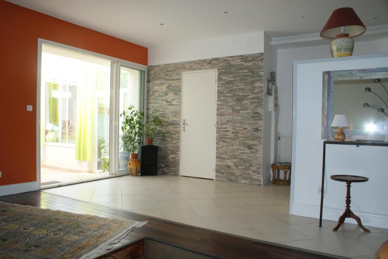 Spacieuse Maison De Village Climatisee Avec Jardin Patio Bessan Bagian luar foto