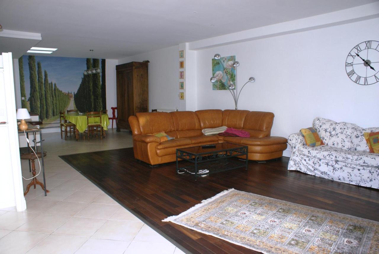 Spacieuse Maison De Village Climatisee Avec Jardin Patio Bessan Bagian luar foto