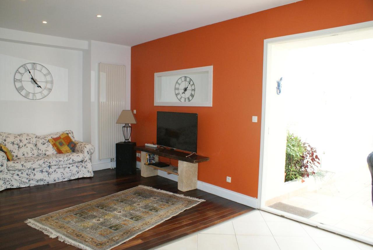 Spacieuse Maison De Village Climatisee Avec Jardin Patio Bessan Bagian luar foto